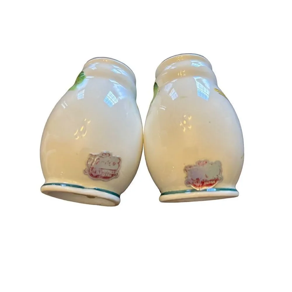 Vintage— UCAGCO Crab Apple salt & pepper shakers *w maker stickers*